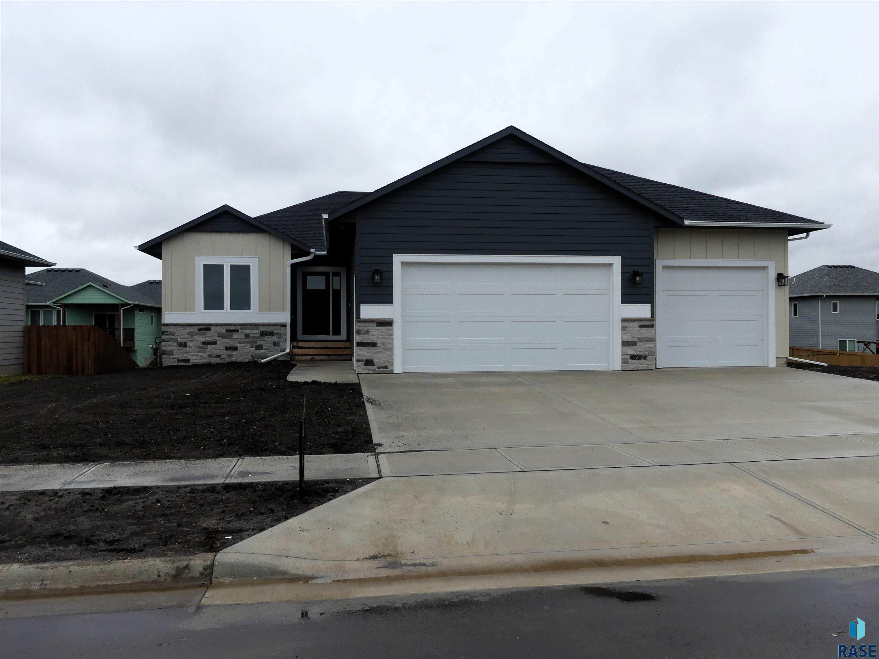 808 W Opal Ln