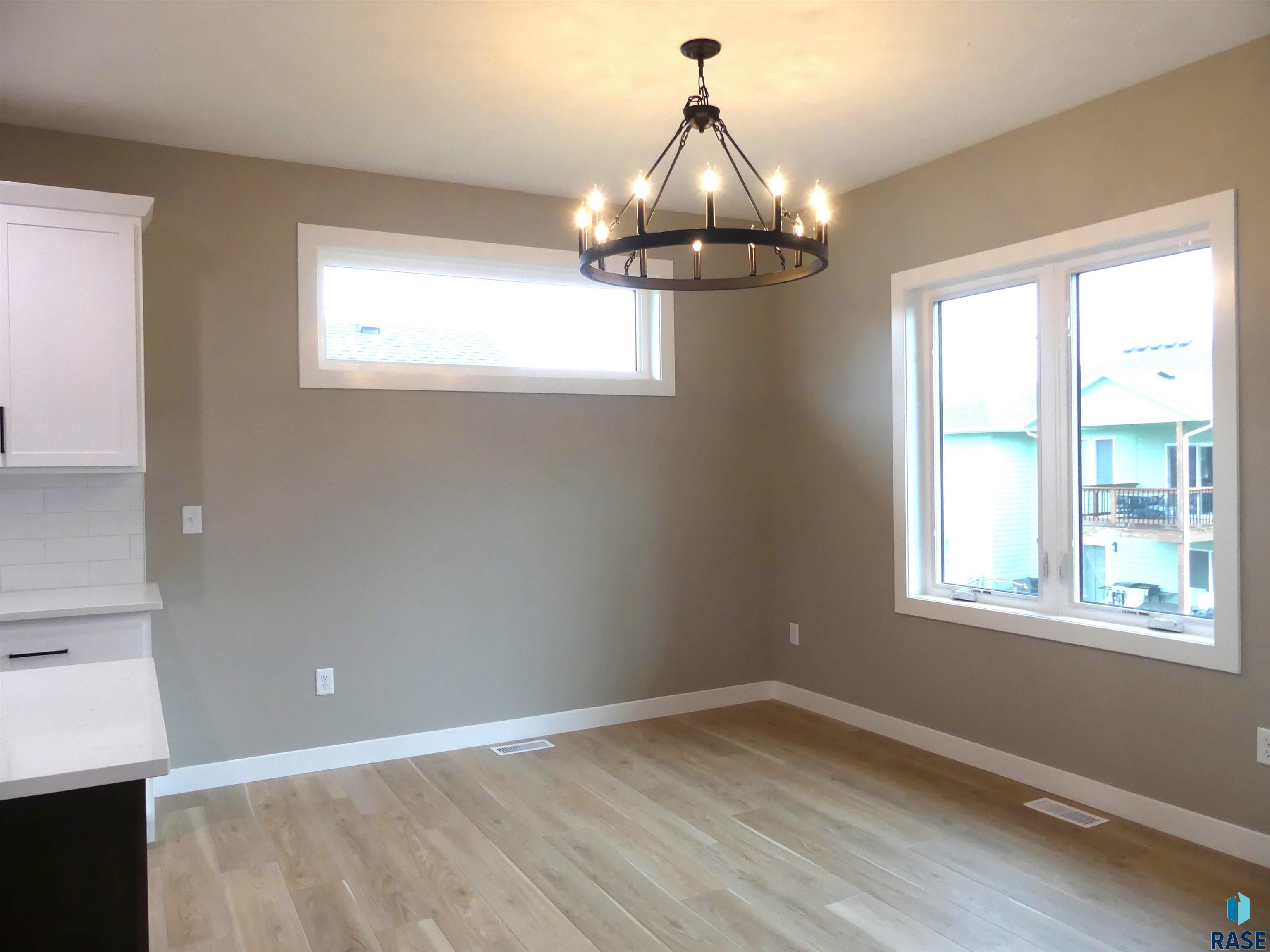 808 W Opal Ln