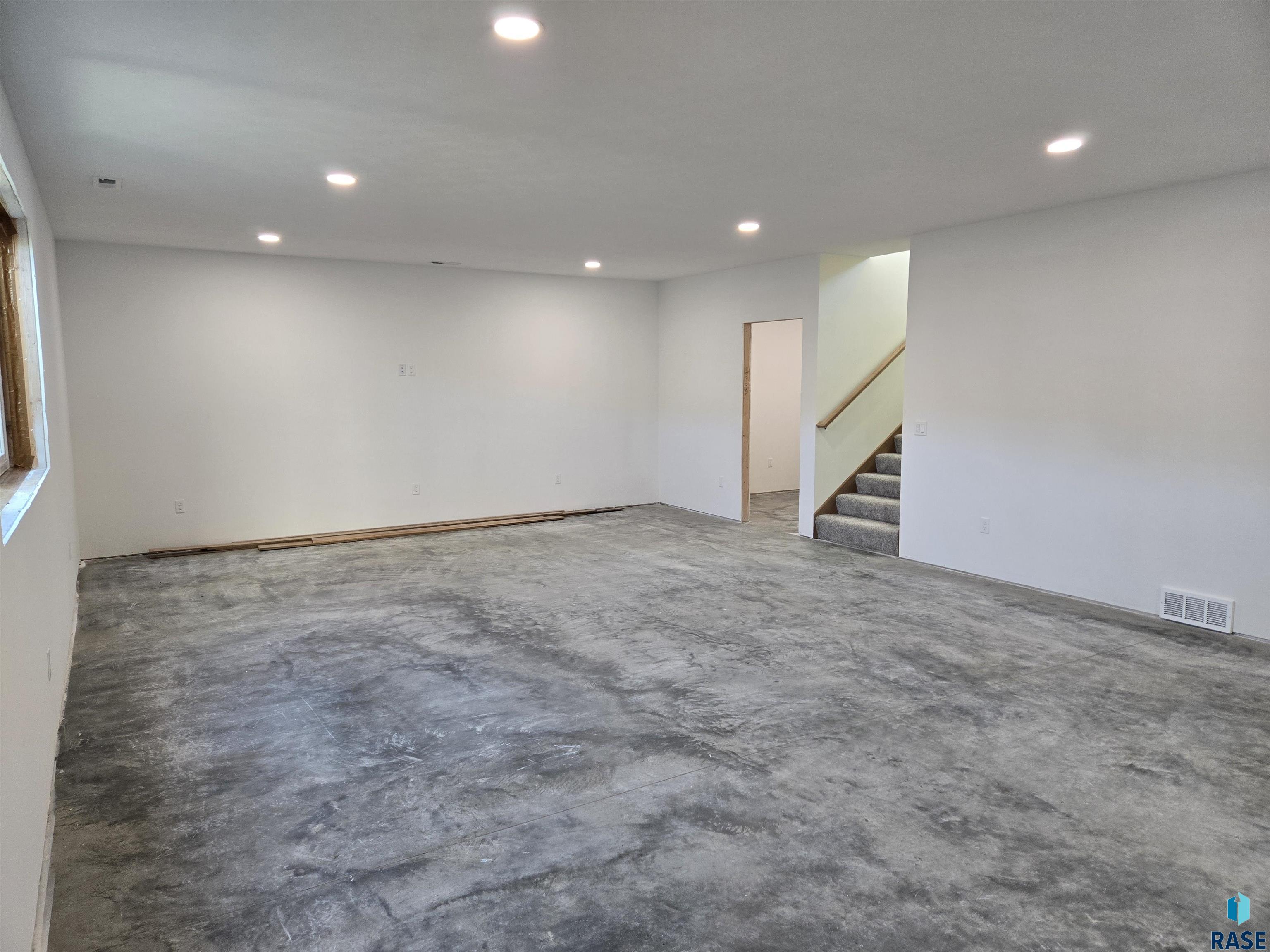174 Central Park Ct