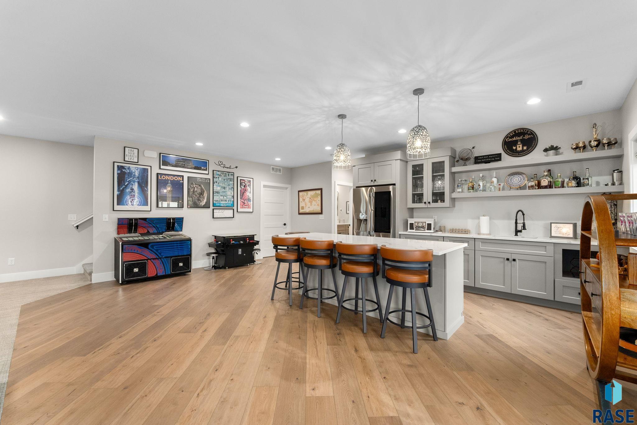 2719 W Oak Hill Dr