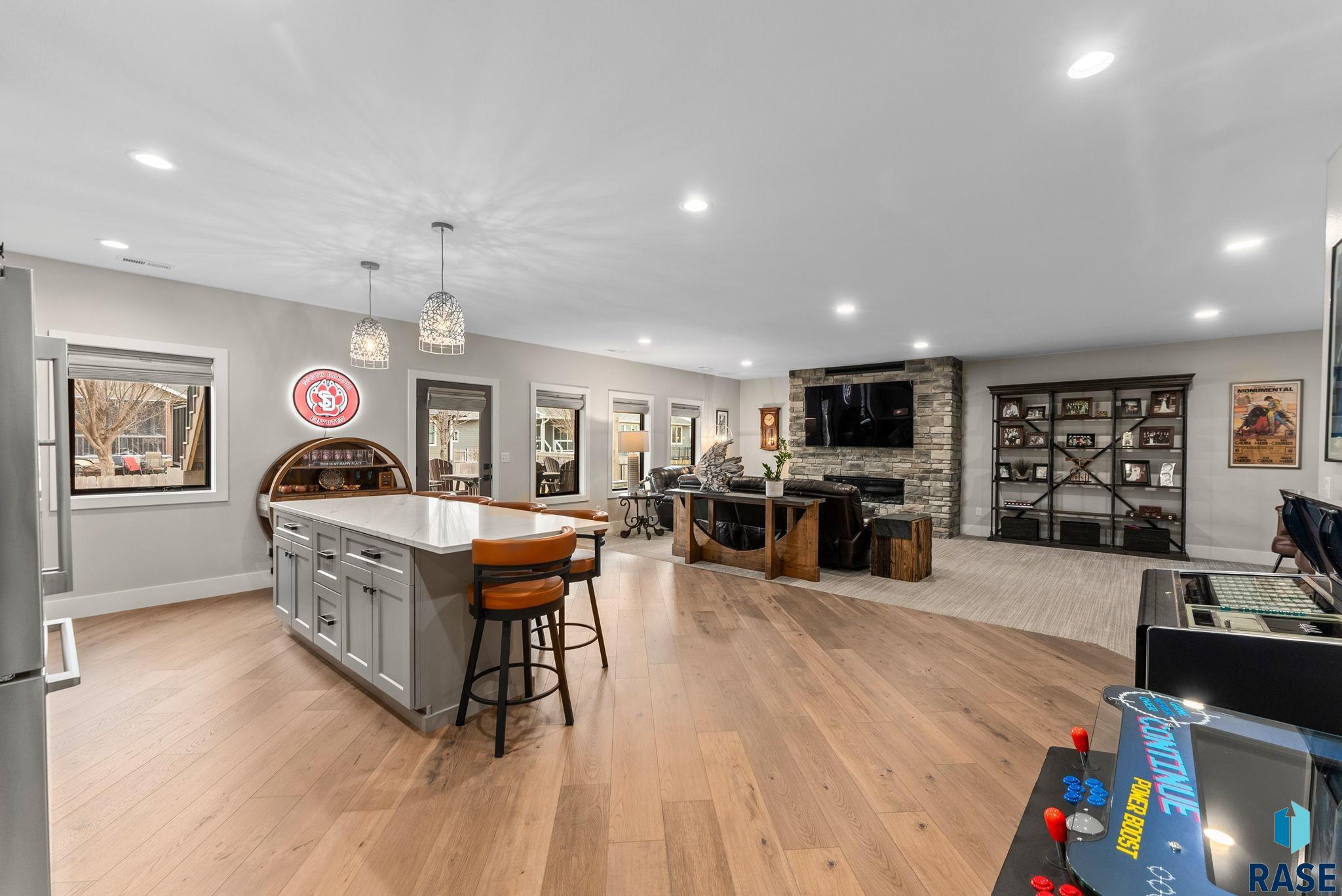 2719 W Oak Hill Dr