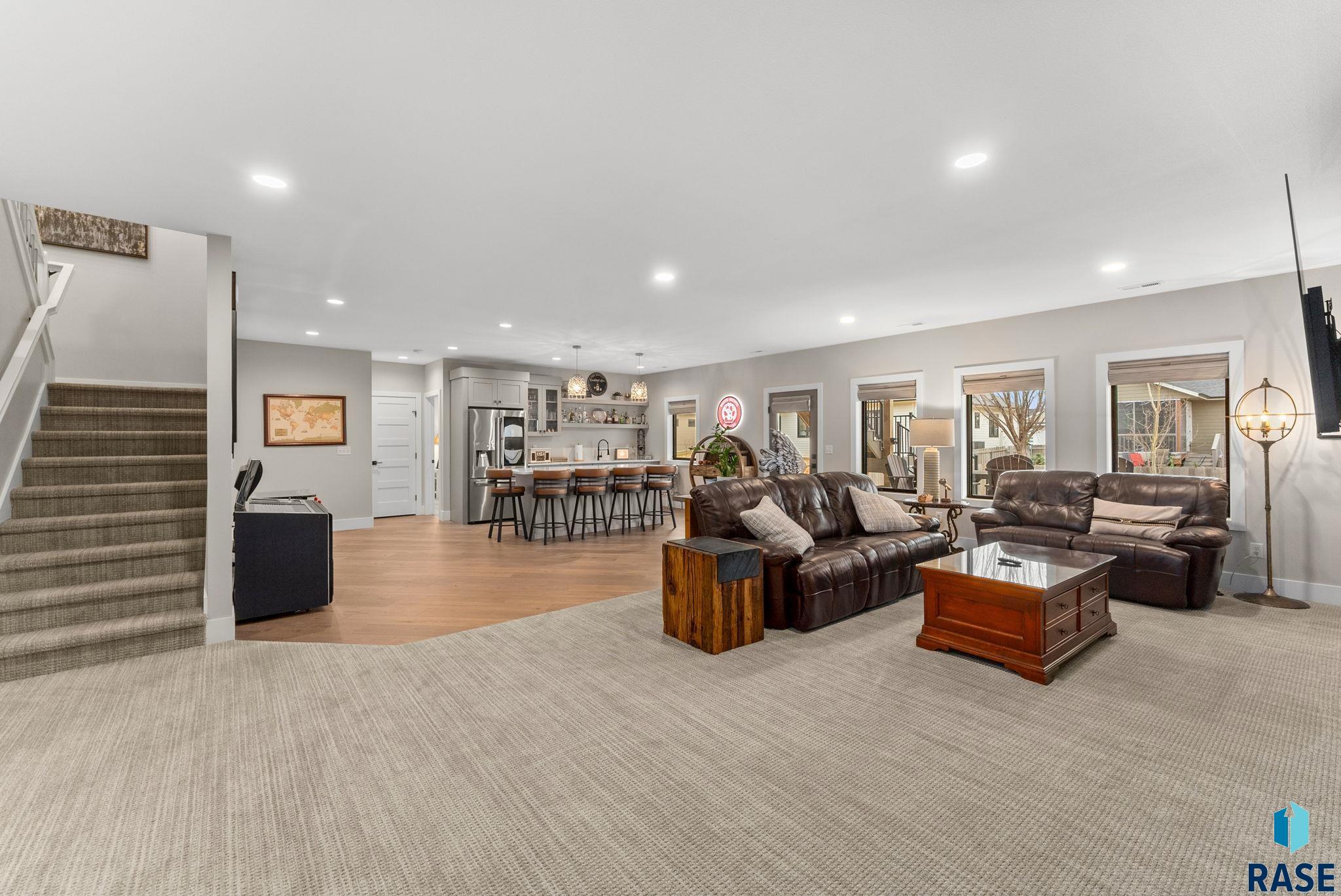 2719 W Oak Hill Dr