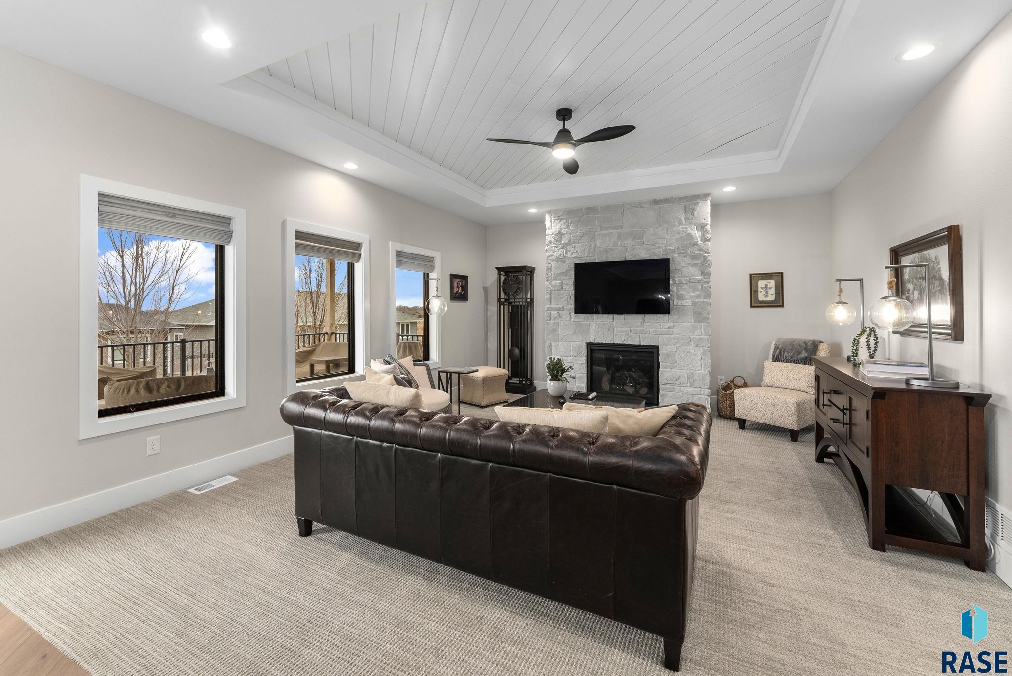 2719 W Oak Hill Dr