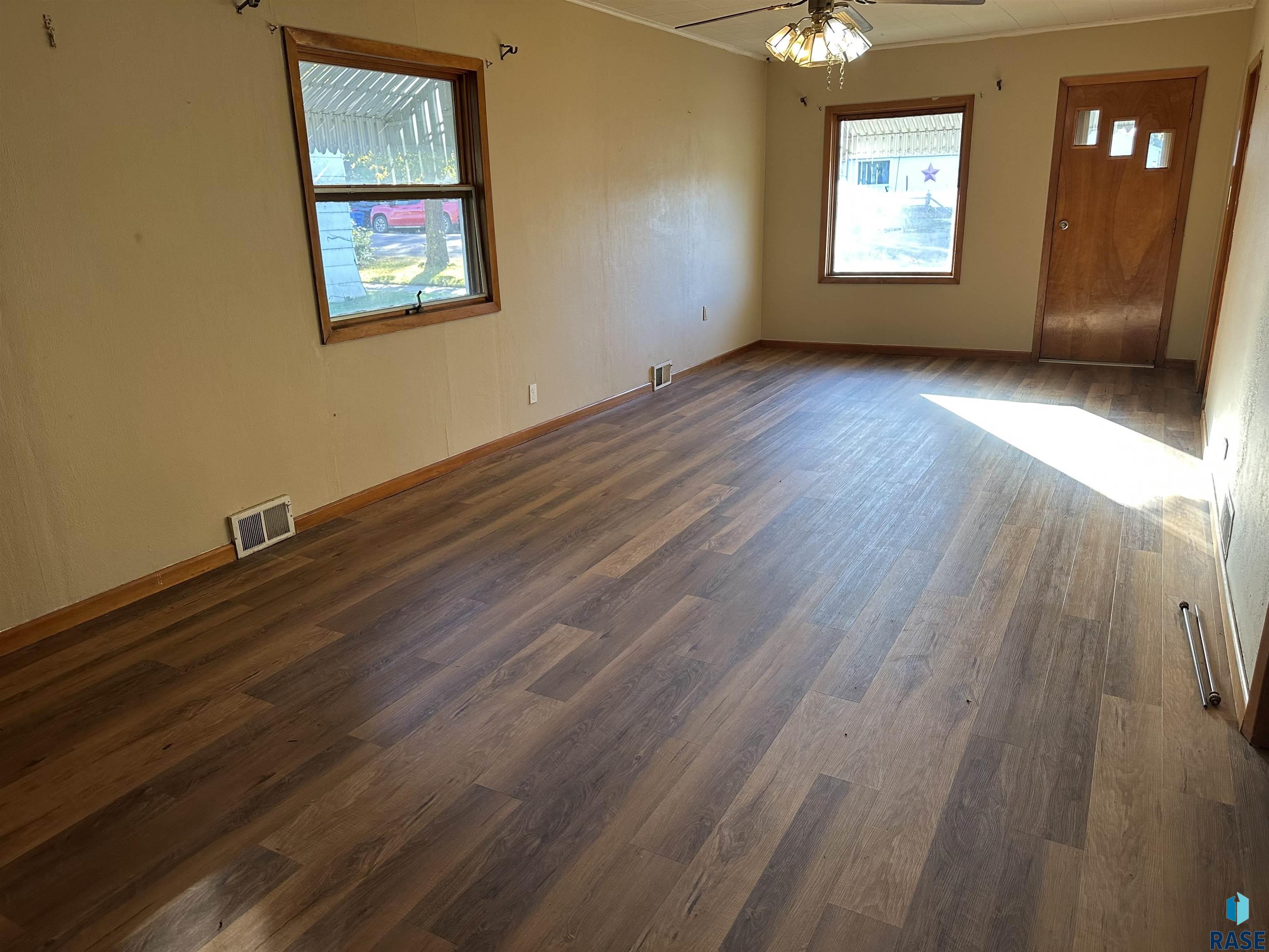 420 S Egan Ave