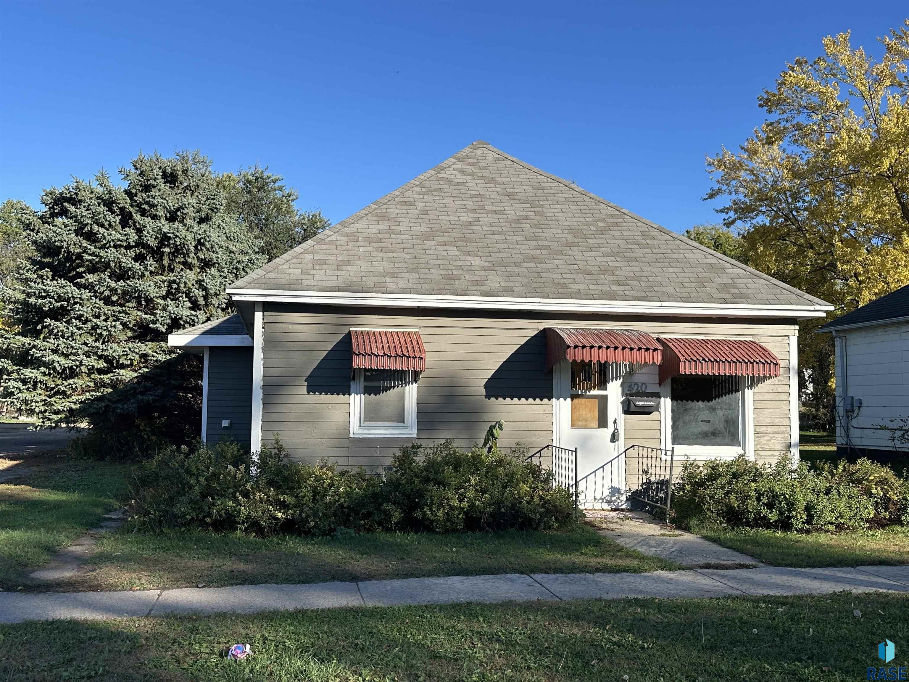 420 S Egan Ave