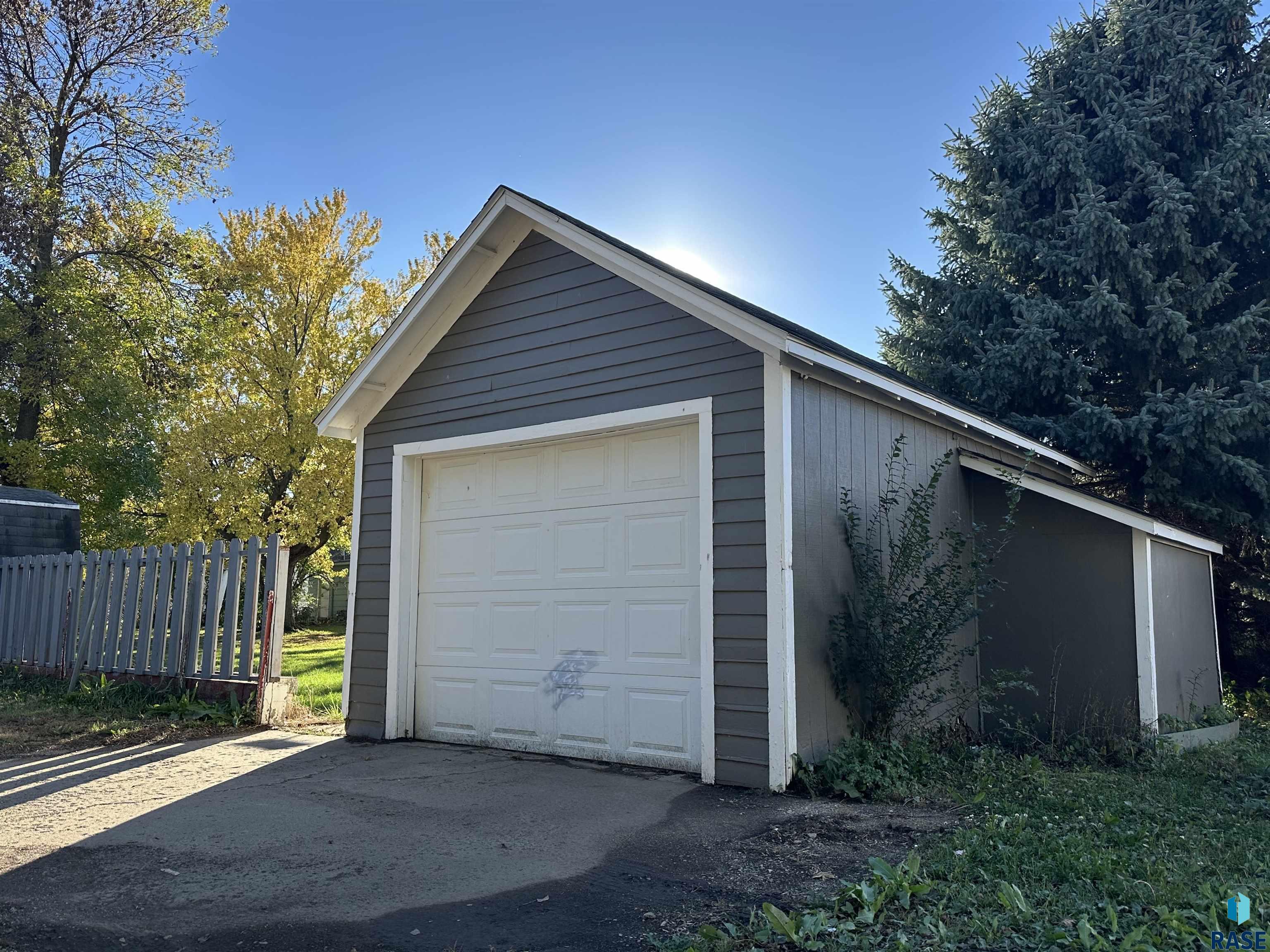 420 S Egan Ave