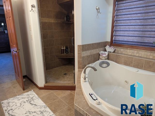 8128 S Grass Creek Dr