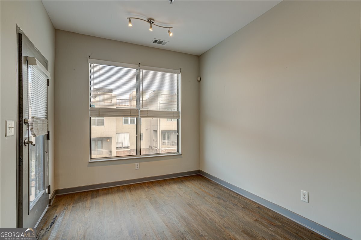 238 Walker Street SW # 32