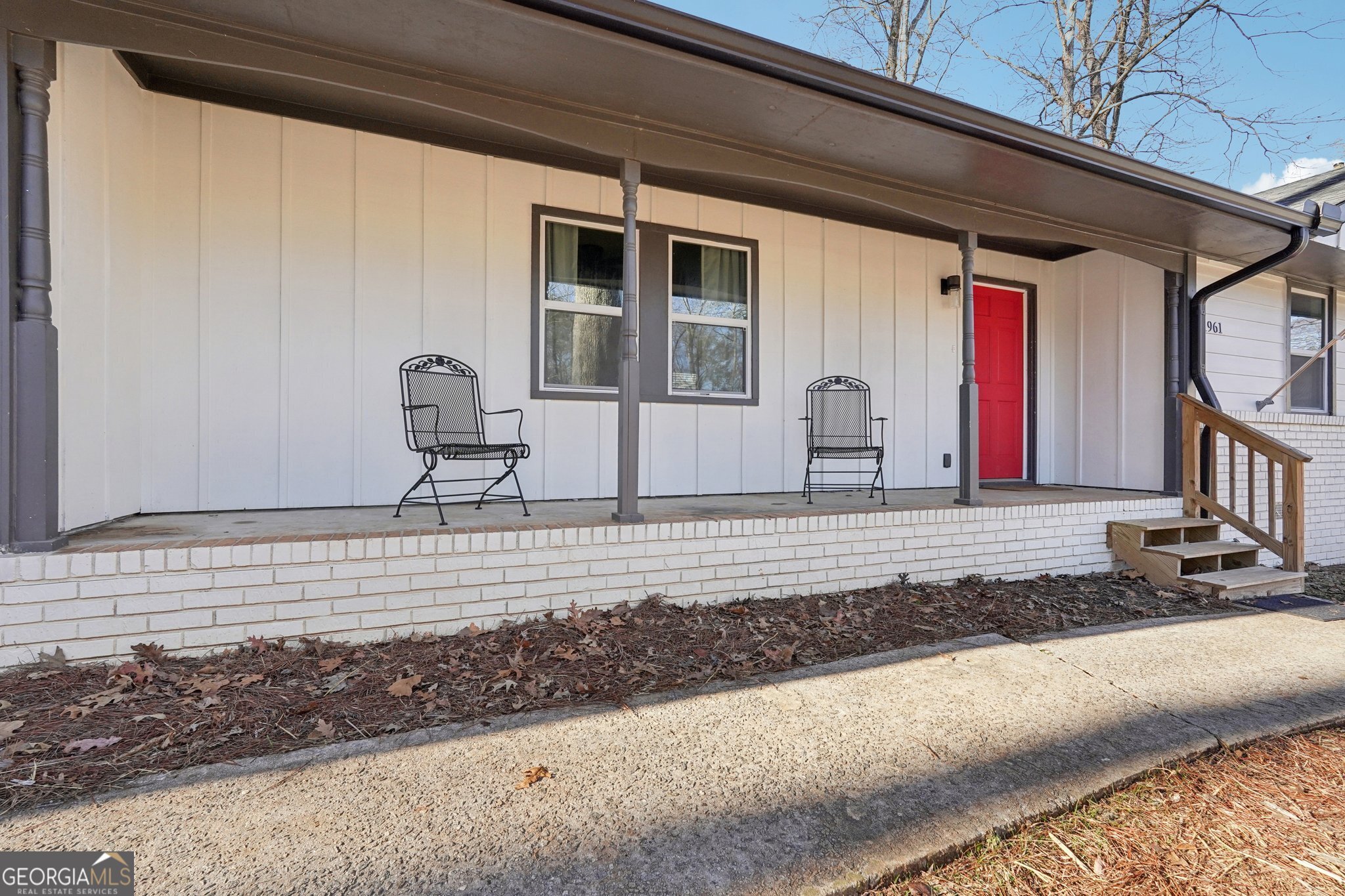 1961 Oak Leaf Court SW