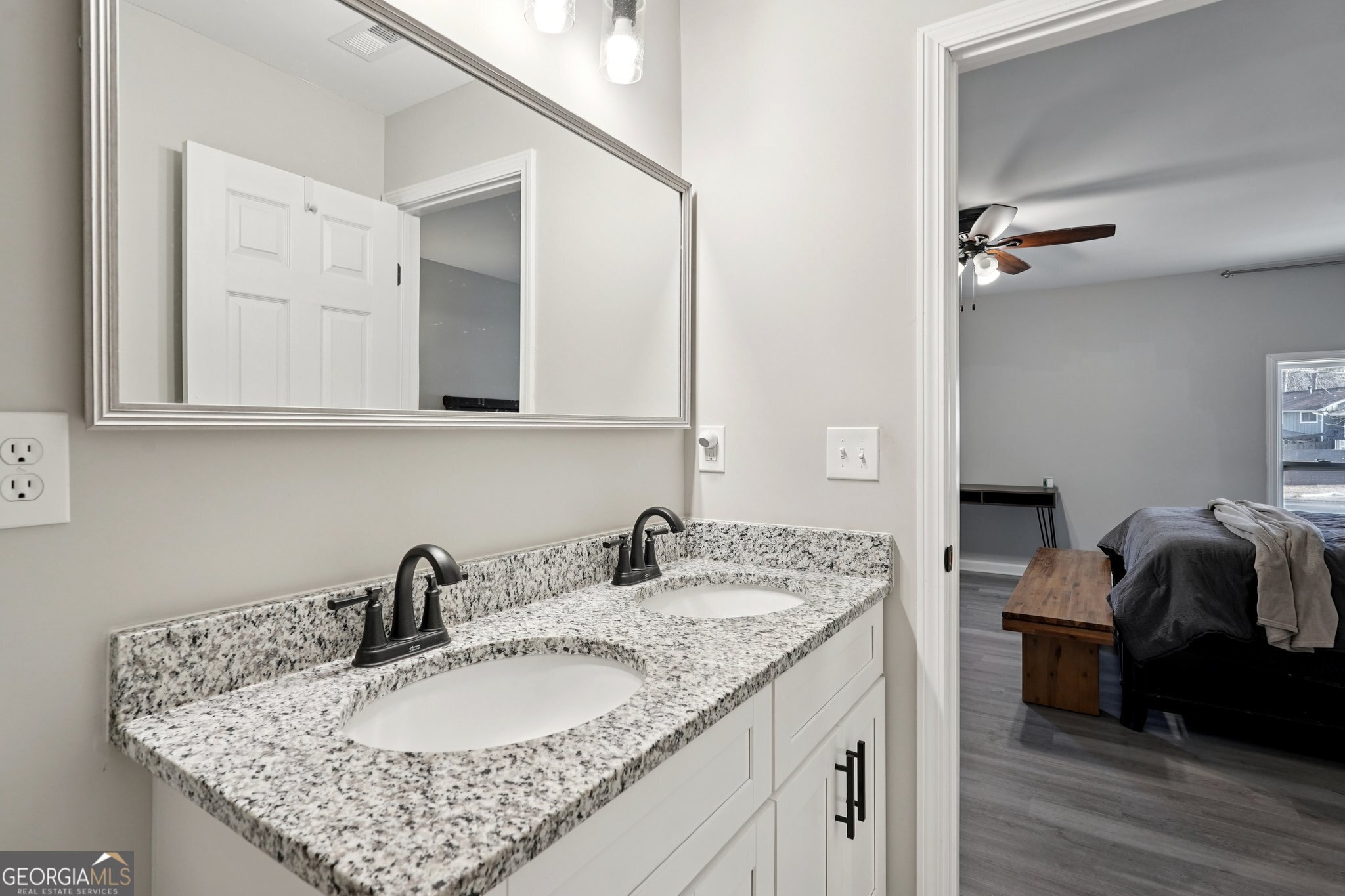 1961 Oak Leaf Court SW