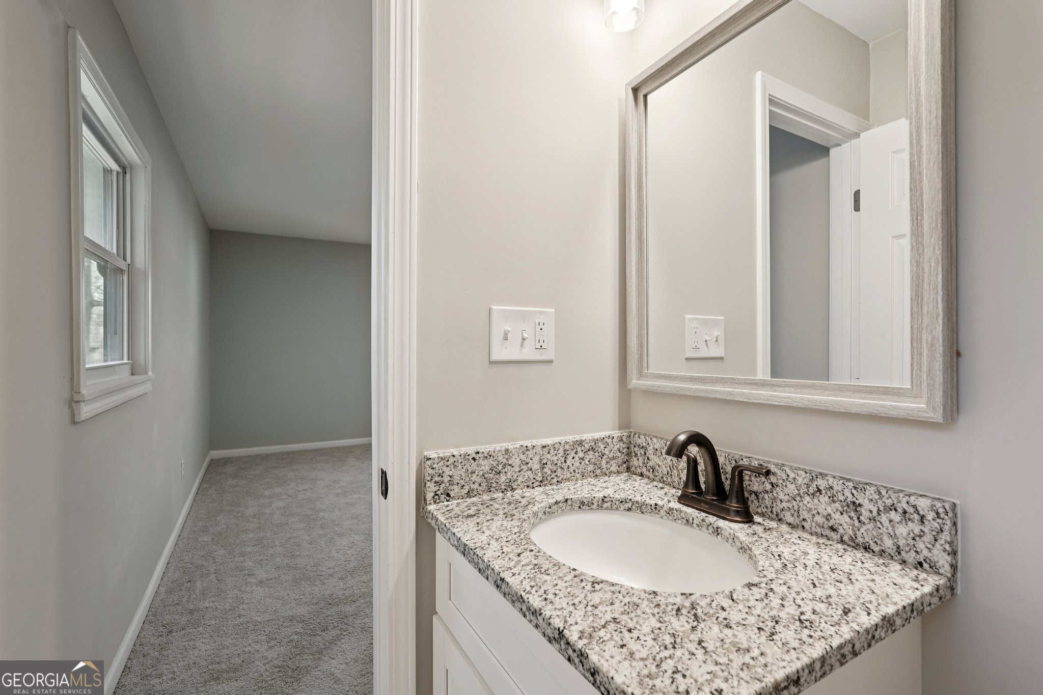 1961 Oak Leaf Court SW