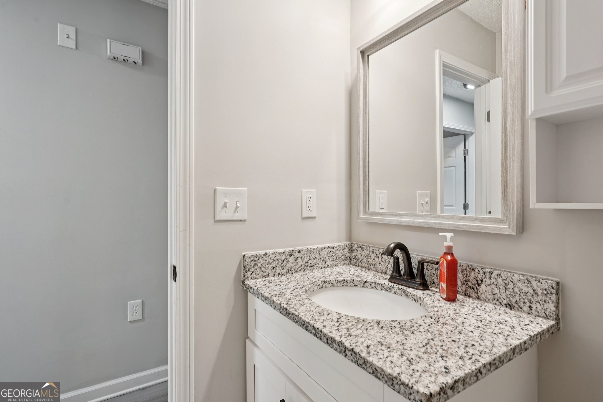 1961 Oak Leaf Court SW