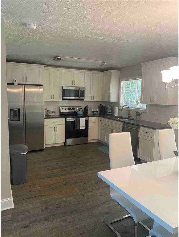 8816 ASHWOOD Drive