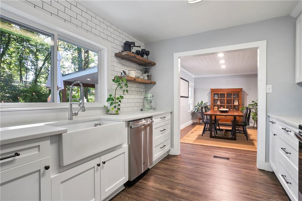 54 Dewey Lane SE
