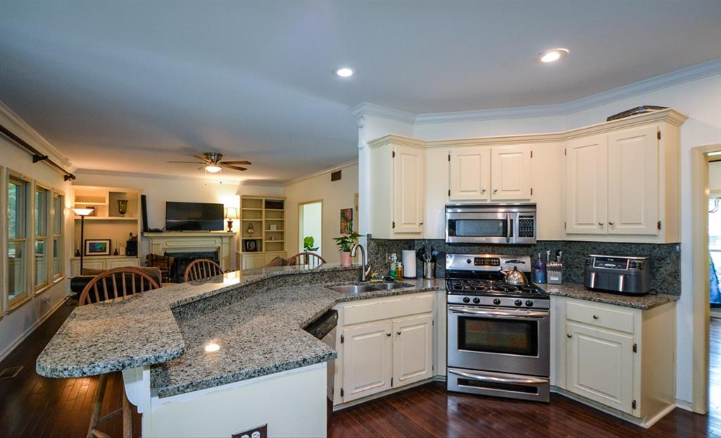 2029 HONEYDEW Lane NW