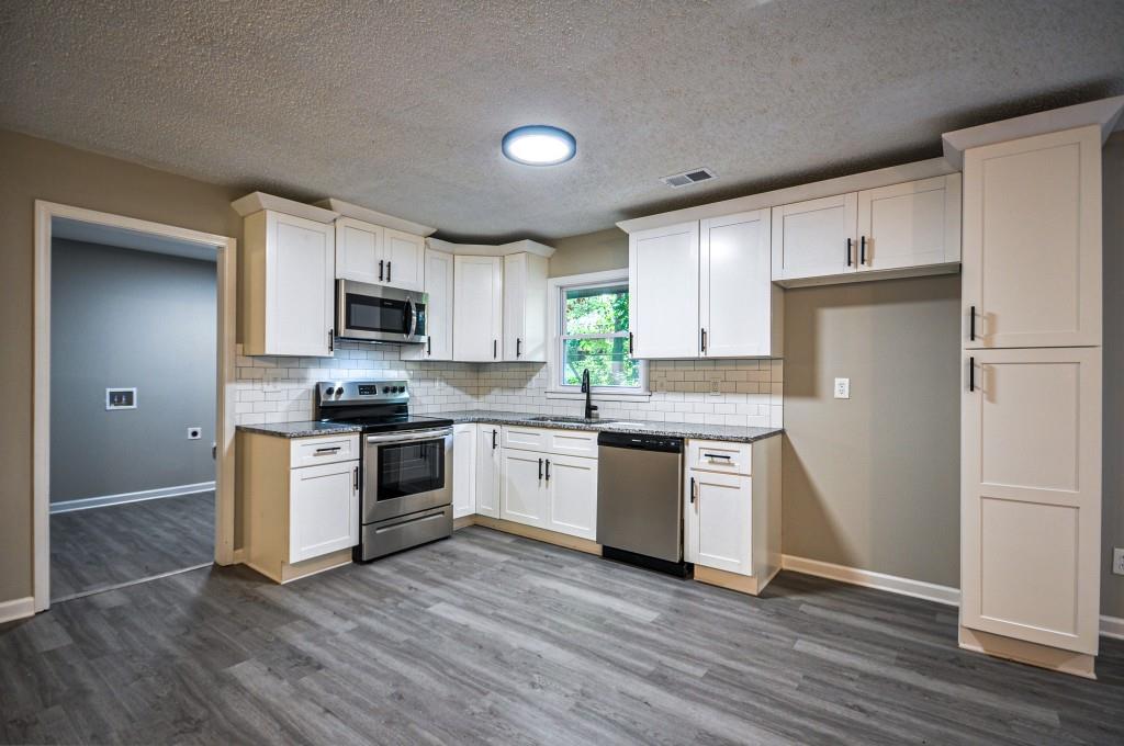 1961 Oak Leaf Court SW