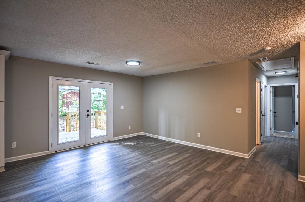 1961 Oak Leaf Court SW