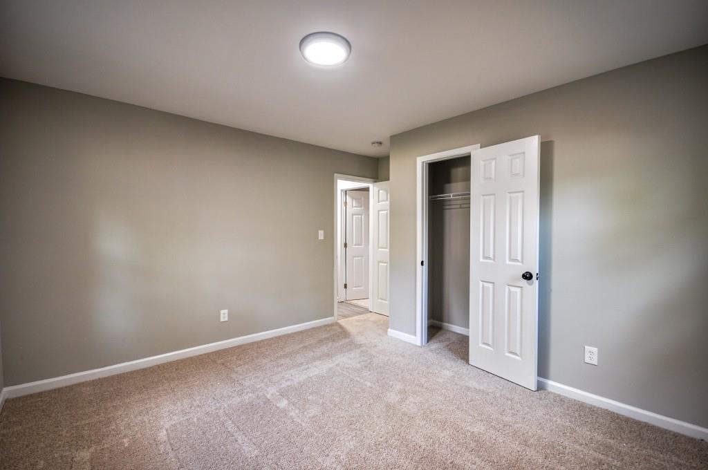 1961 Oak Leaf Court SW