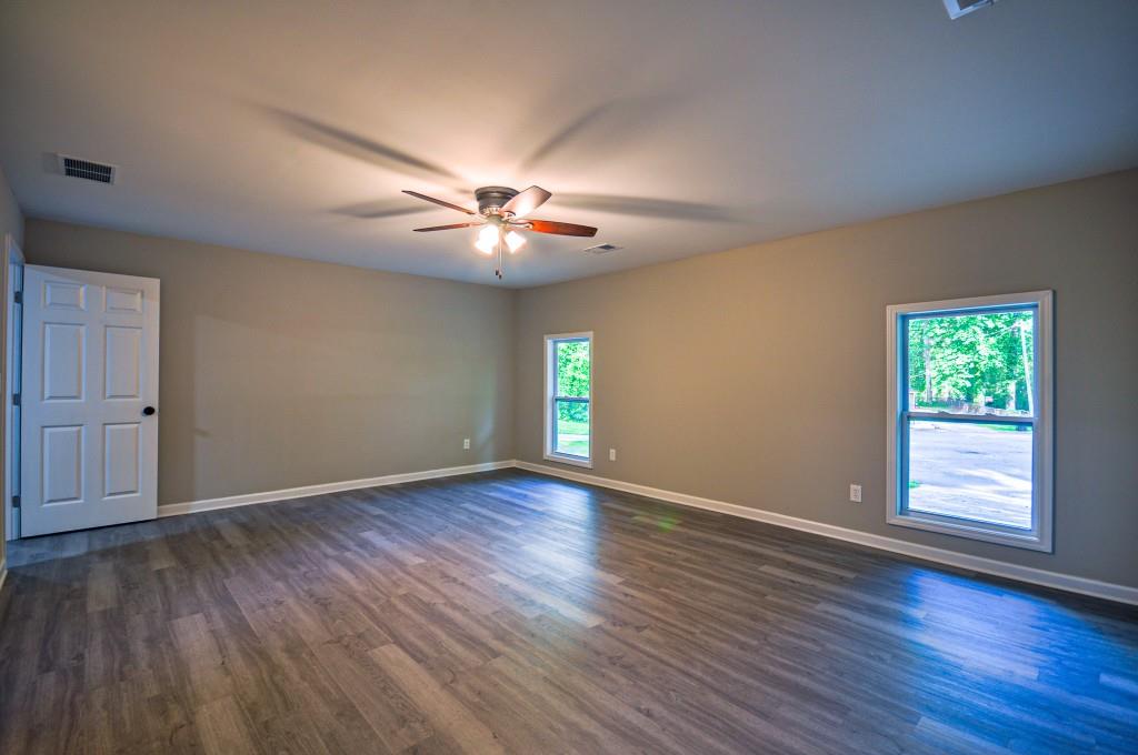1961 Oak Leaf Court SW