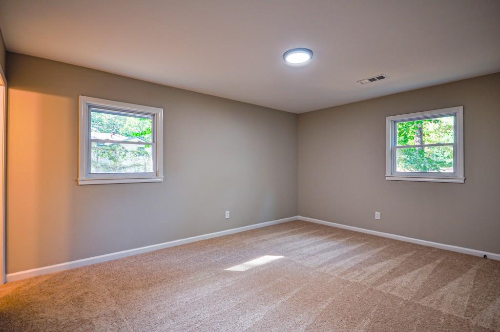 1961 Oak Leaf Court SW