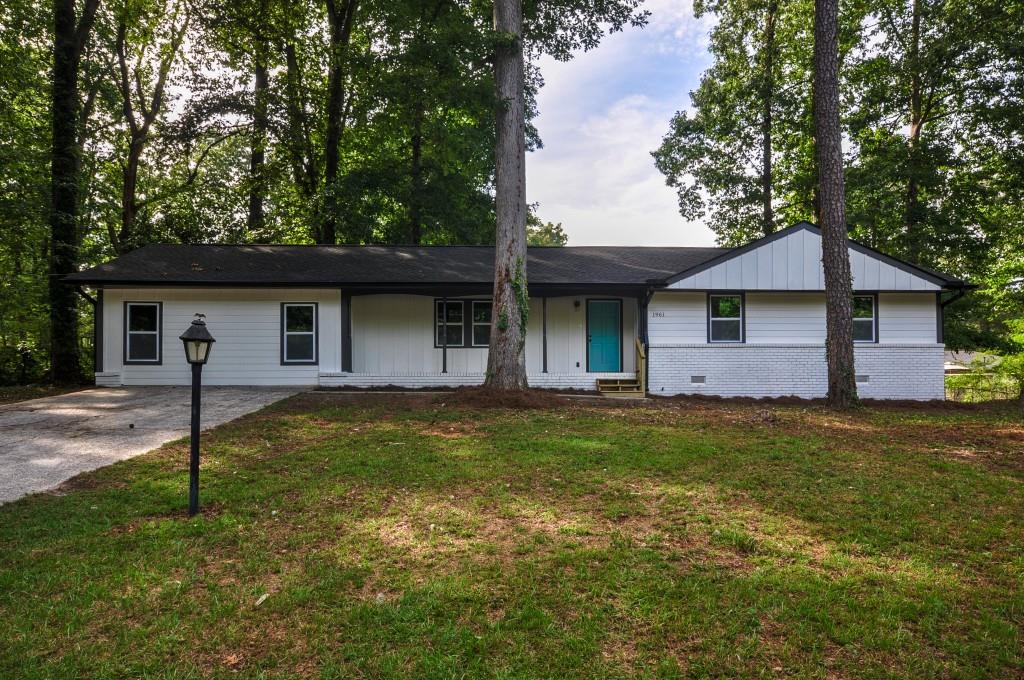1961 Oak Leaf Court SW