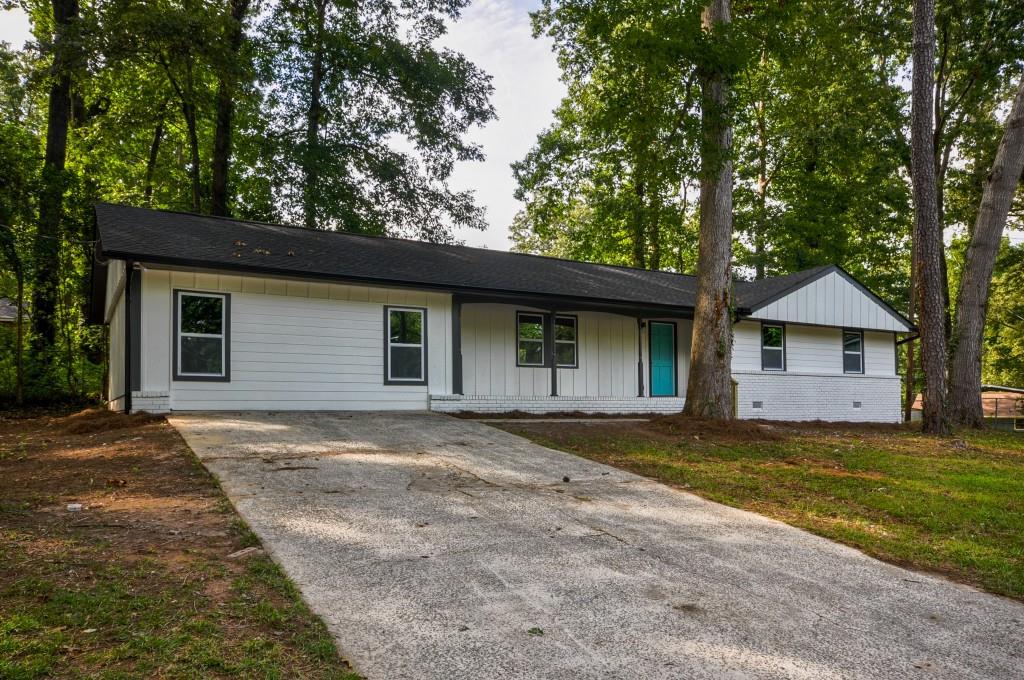 1961 Oak Leaf Court SW