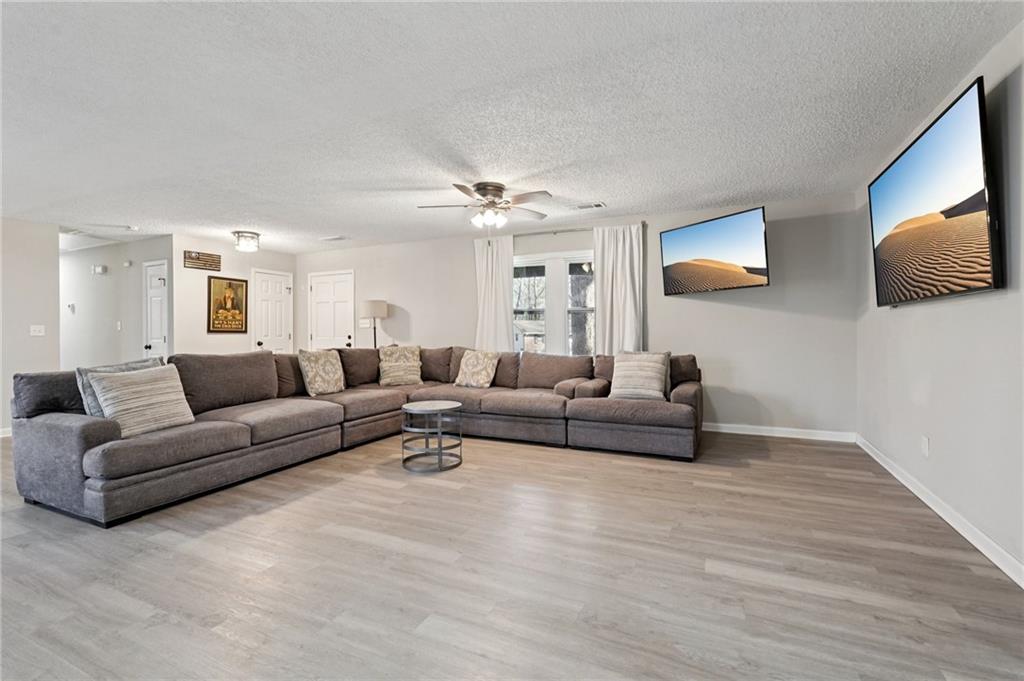 1961 Oak Leaf Court SW