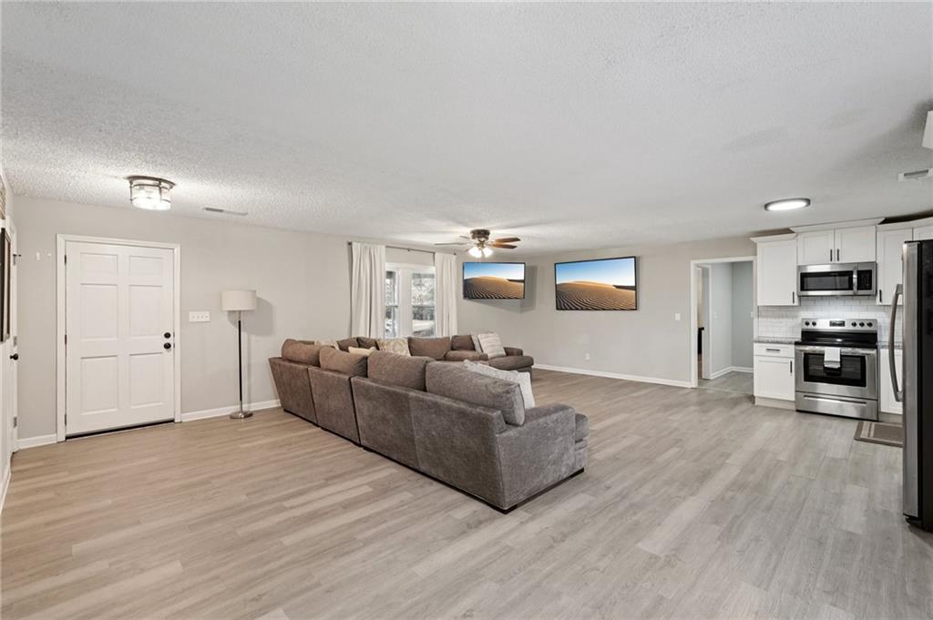 1961 Oak Leaf Court SW