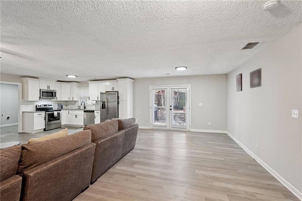 1961 Oak Leaf Court SW