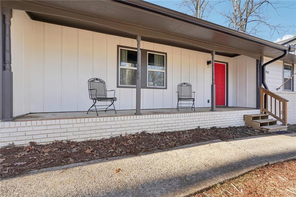 1961 Oak Leaf Court SW