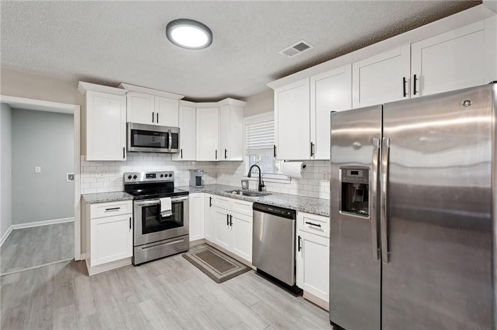 1961 Oak Leaf Court SW