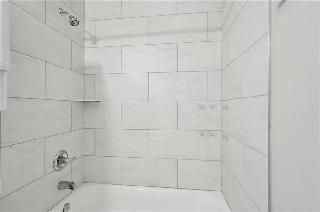 1961 Oak Leaf Court SW