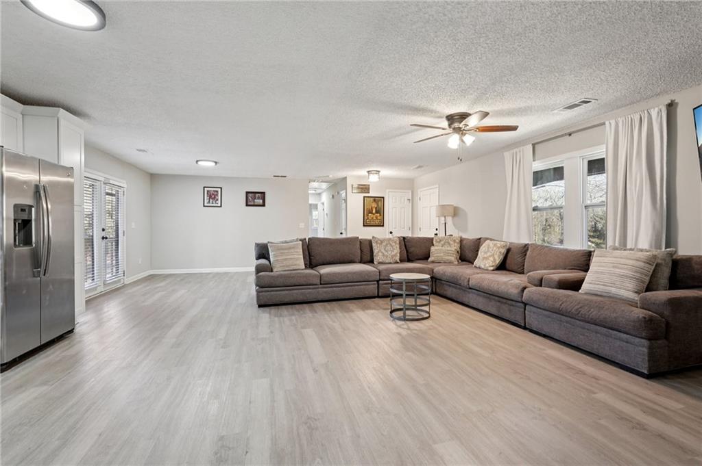 1961 Oak Leaf Court SW