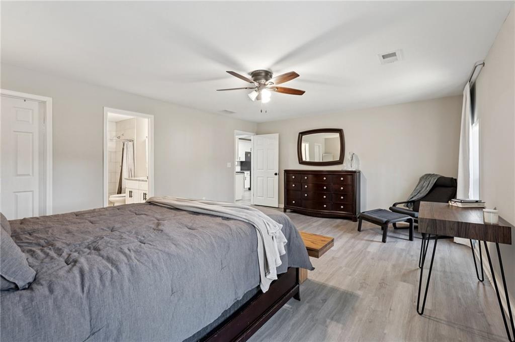 1961 Oak Leaf Court SW