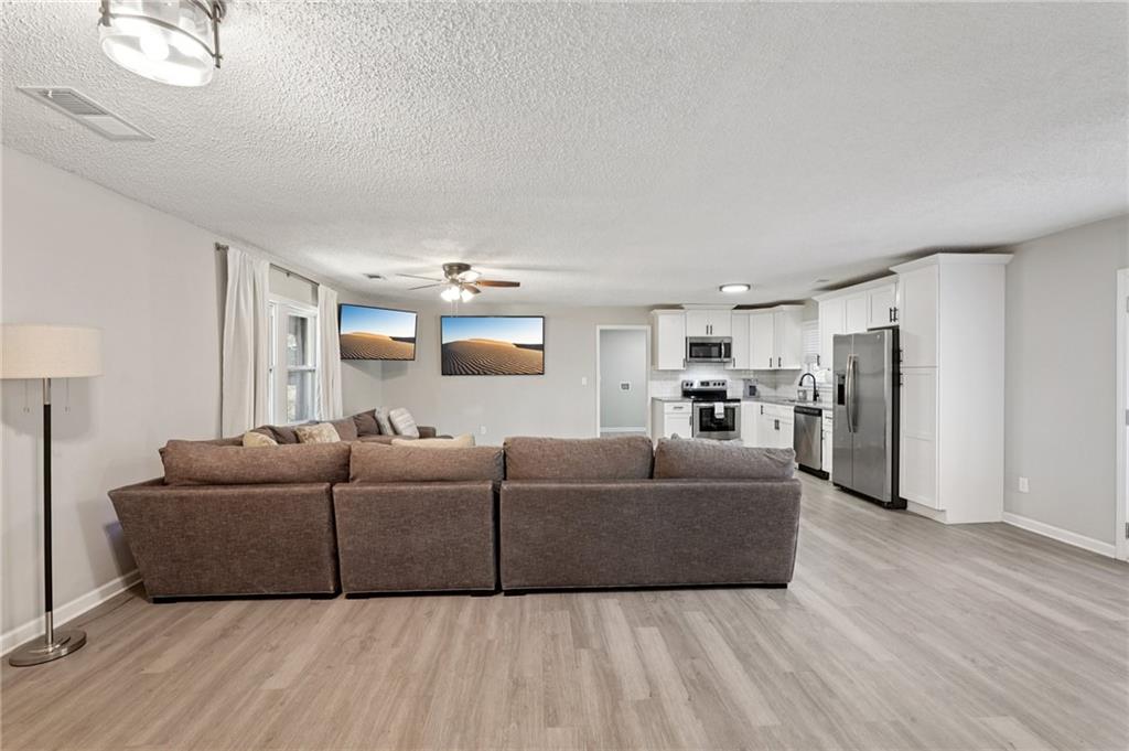 1961 Oak Leaf Court SW