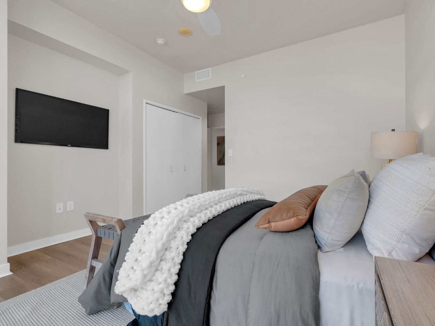 38 N Almaden BLVD 923