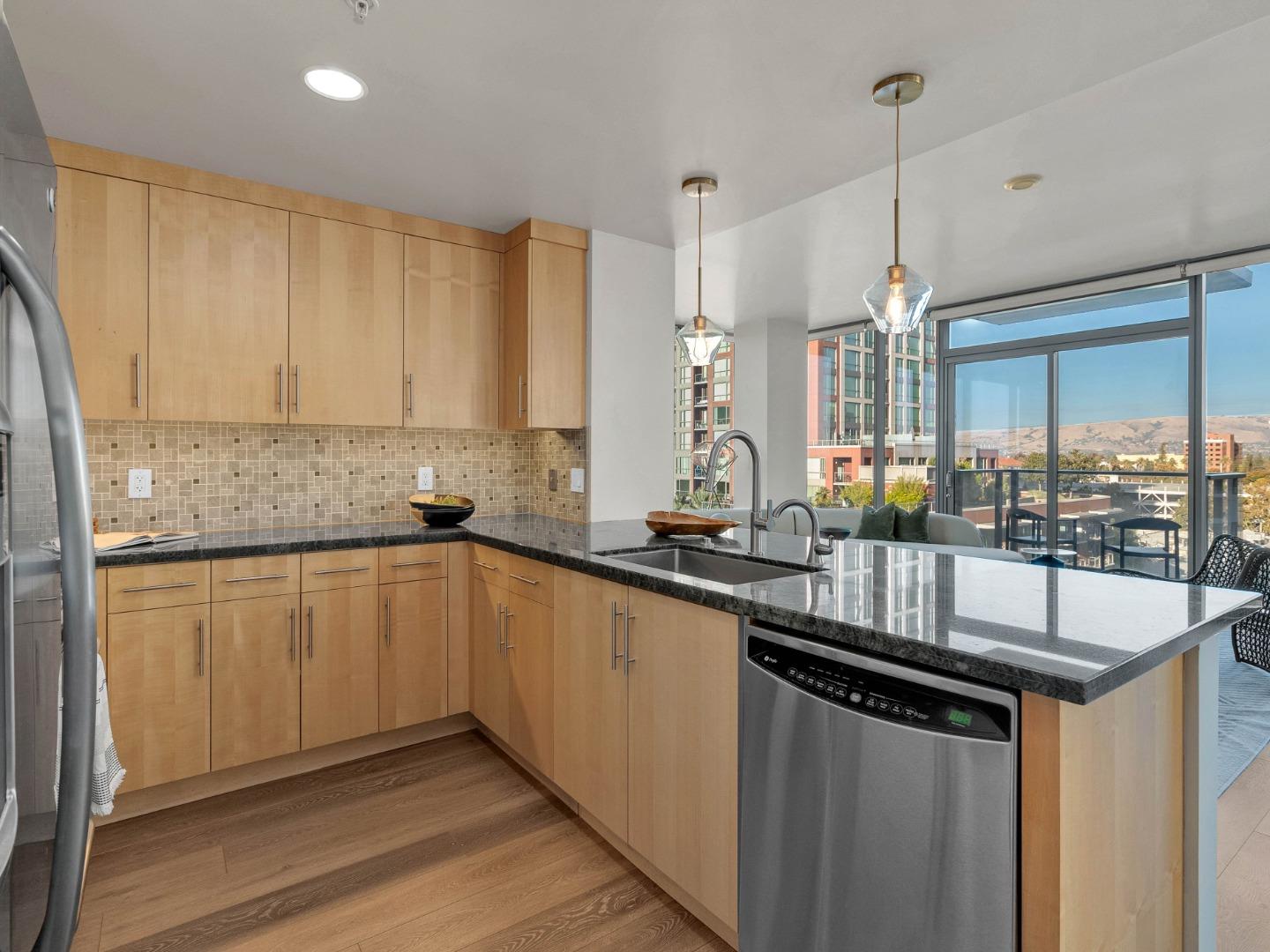 38 N Almaden BLVD 923