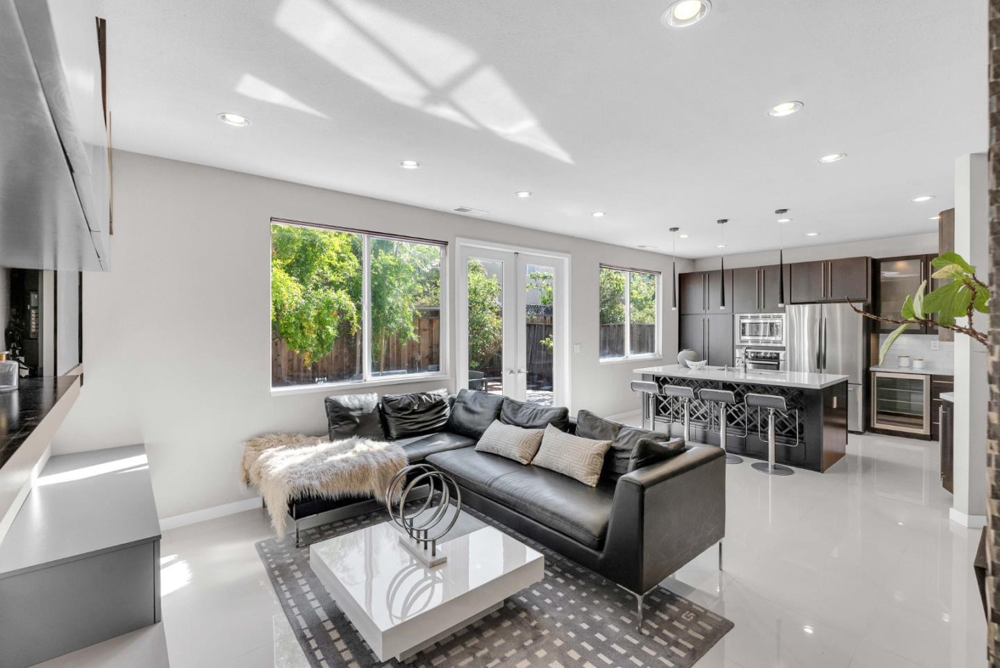 364 Gardenia DR