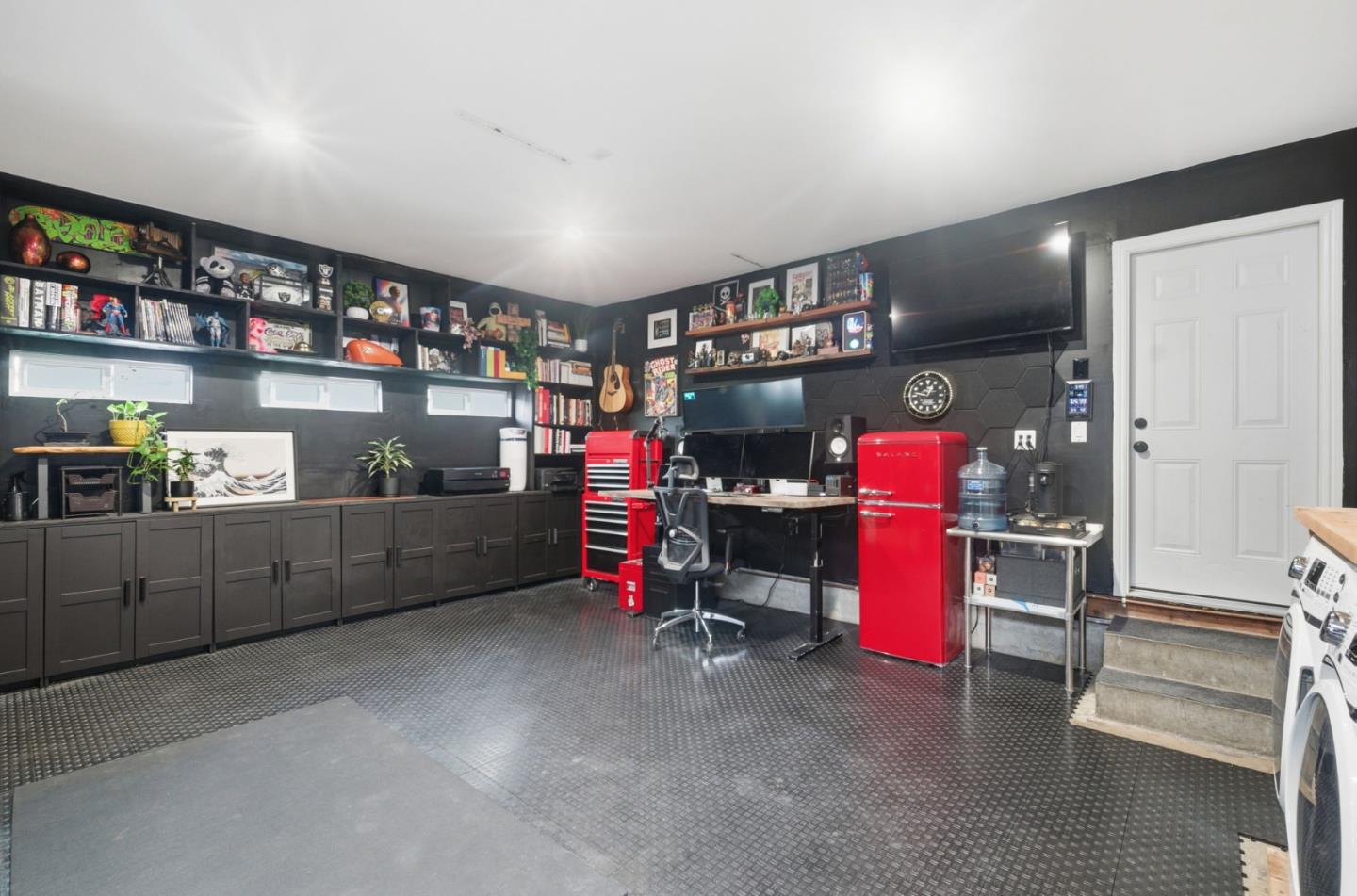 723 Linda Flora Street