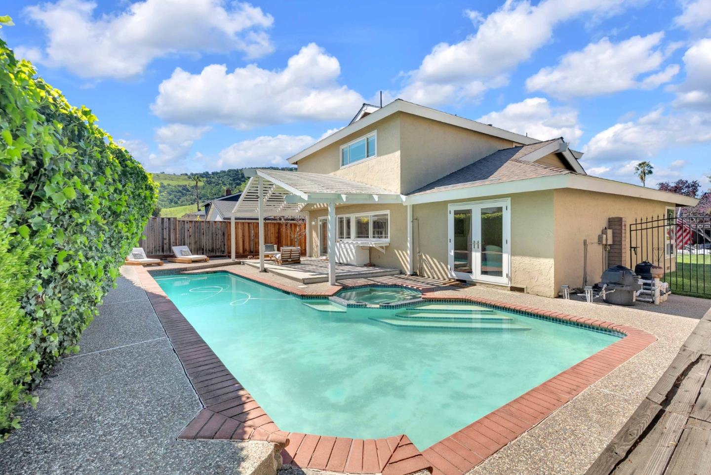 6280 Mountford Drive