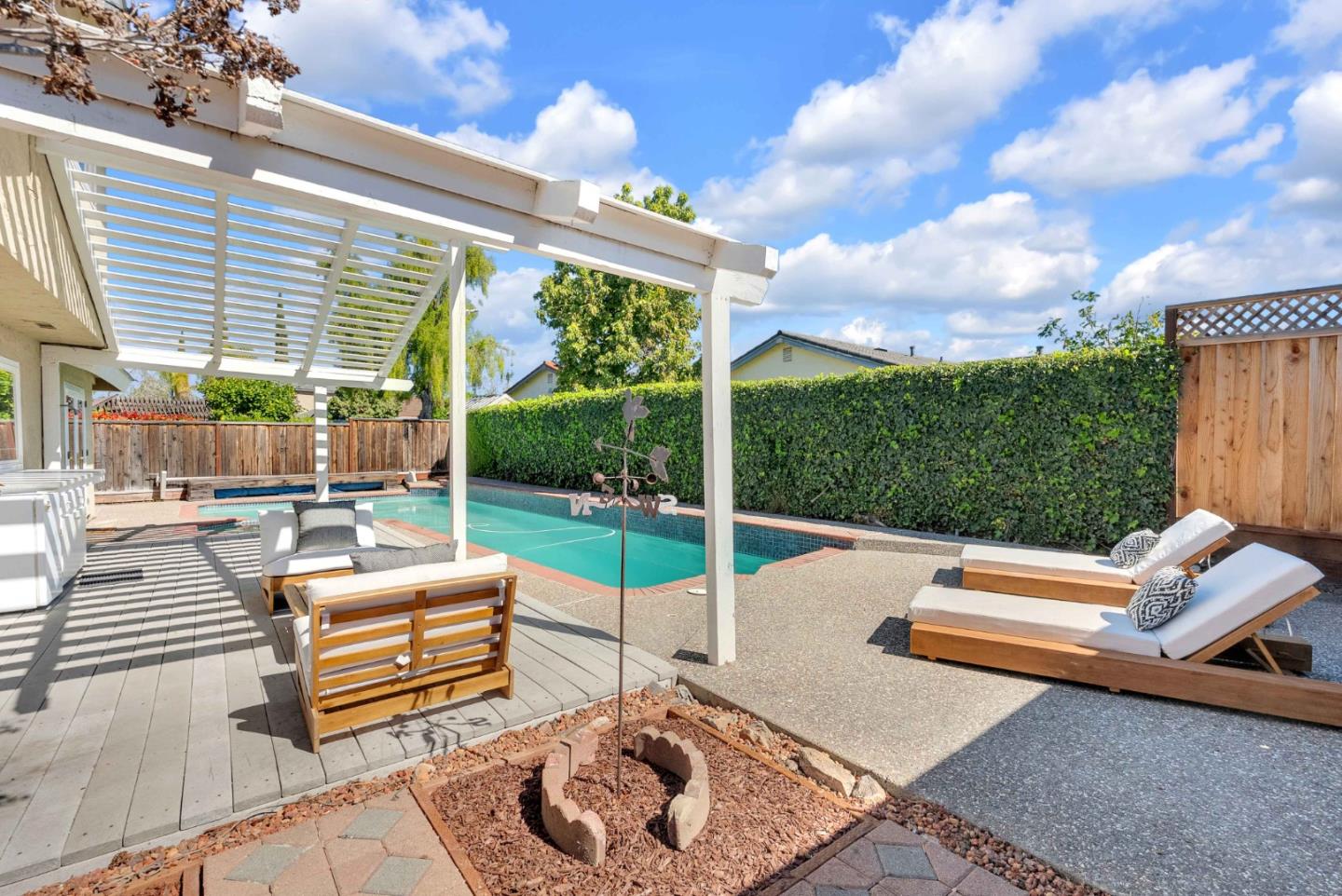 6280 Mountford Drive