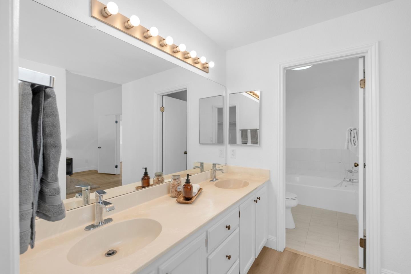 3129 Vermilion Court