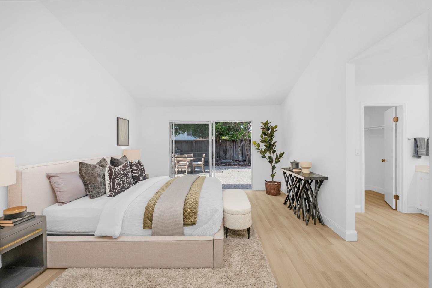 3129 Vermilion Court