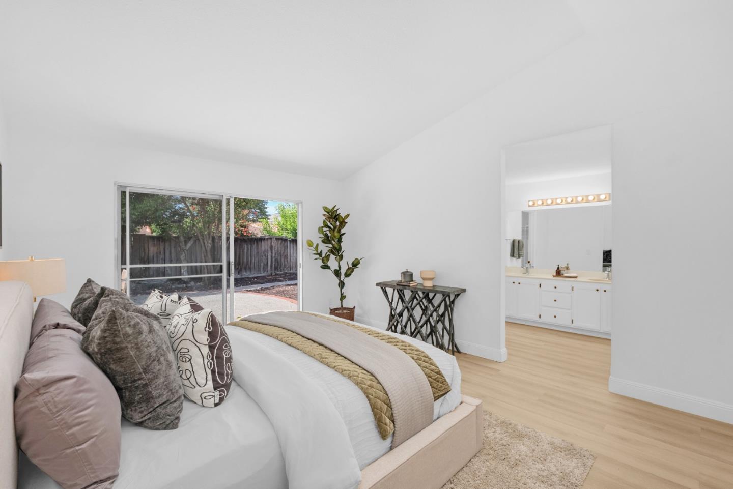 3129 Vermilion Court