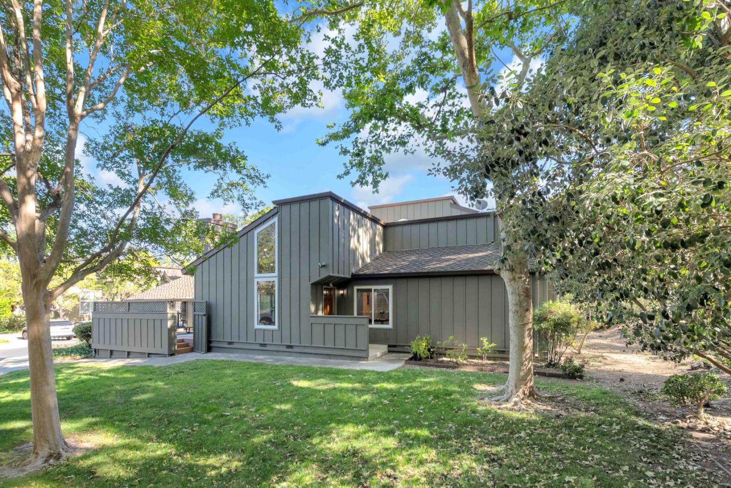 107 Charter Oaks Circle