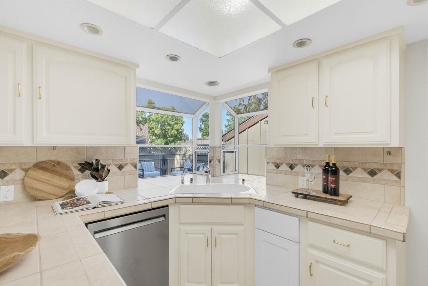 107 Charter Oaks Circle