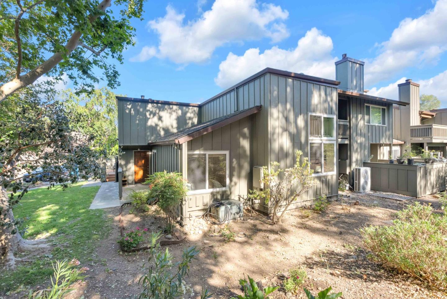 107 Charter Oaks Circle