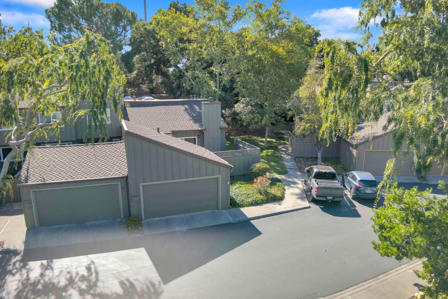 107 Charter Oaks Circle