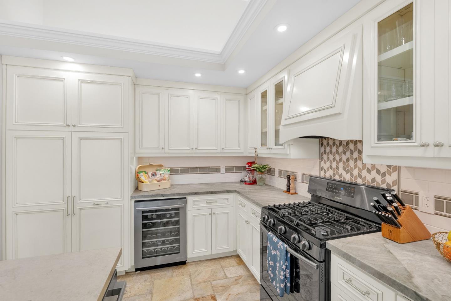 3900 Thousand Oaks Drive