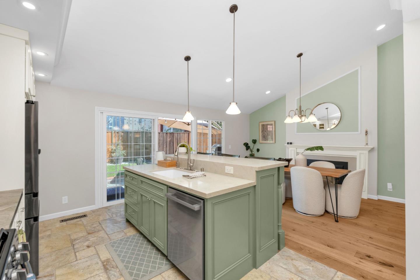3900 Thousand Oaks Drive